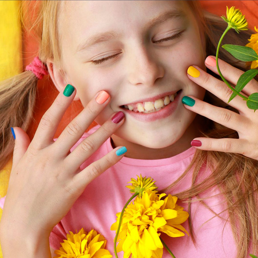 FAMILY NAILS 2